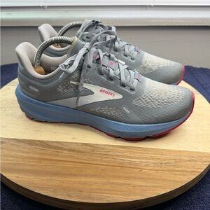 Brooks Launch 9 Gray Running Shoes with Blue Midsole and Pink Trim (Women’s 7.5)